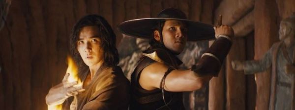 Кун Лао шляпой спасает Лю Кана от Саб-Зиро в новом ролике из фильма «Мортал Комбат» 