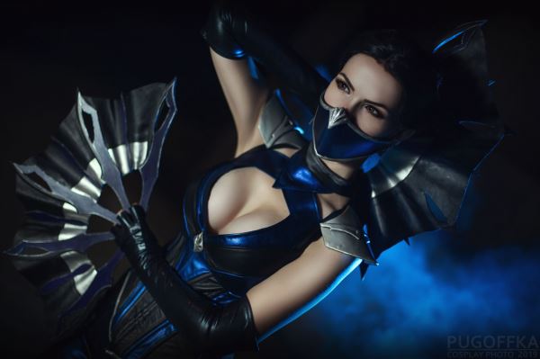 Россиянка сделала косплей на Китану и Милину из Mortal Kombat 