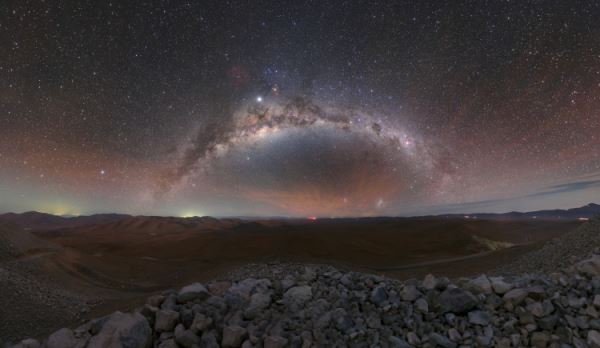 Фото дня: вид из пустыни на Млечный путь